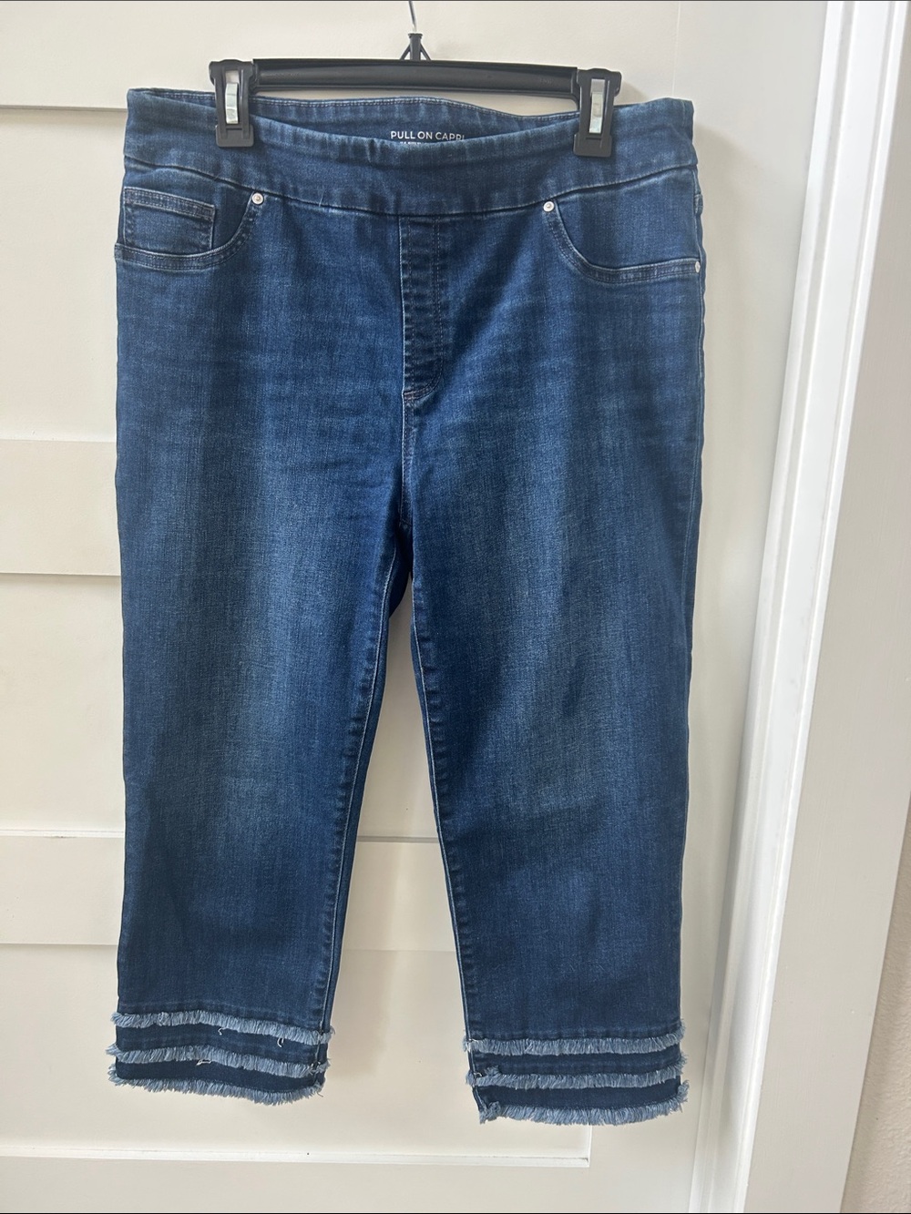Chico's Mid Blue Cropped Pull-On Jeans with Layered Frayed Hem